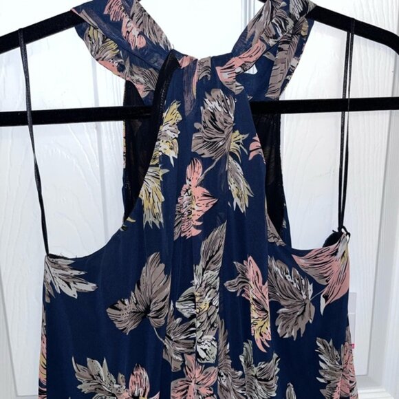 New with tags. Astr criss cross neck chiffon shift dress - Picture 3 of 6